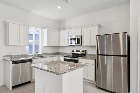 Kitchen - 4630 Dusty Coral Dr, Saint Cloud, FL 34772 photo 2 of 4