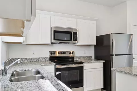 Kitchen - 4630 Dusty Coral Dr, Saint Cloud, FL 34772 photo 3 of 4