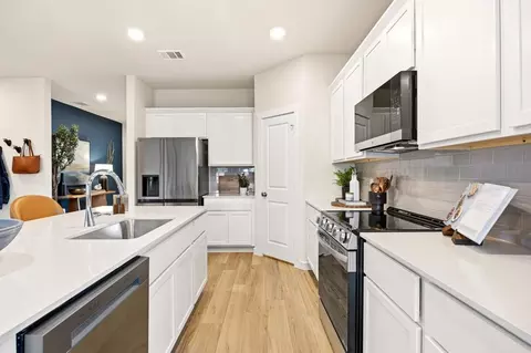 Kitchen - 317 Declan St, Springtown, TX 76082 photo 2 of 3