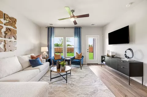 Living - 317 Declan St, Springtown, TX 76082 photo 2 of 5