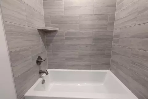 Bath - 2920 E Northampton St, Broken Arrow, OK 74014 photo 5 of 18