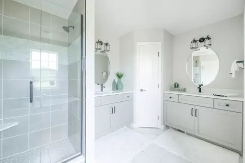 Bath - 333 Amber Dr, Lititz, PA 17543 photo 2 of 6