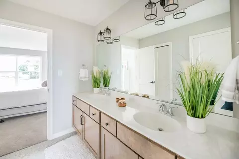 Bath - 333 Amber Dr, Lititz, PA 17543 photo 3 of 4
