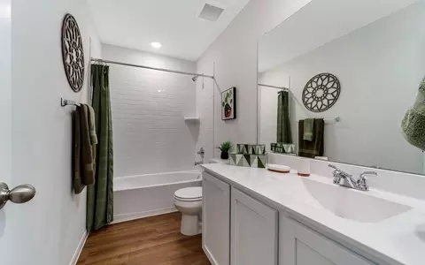 Bath - 10515 Killdeer Ct, Willis, TX 77378 photo 4 of 5
