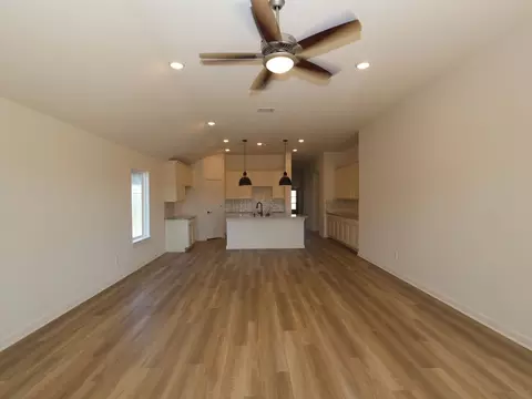Living - 810 Ridgewood Cliffs Ct, Willis, TX 77378 photo 2 of 2