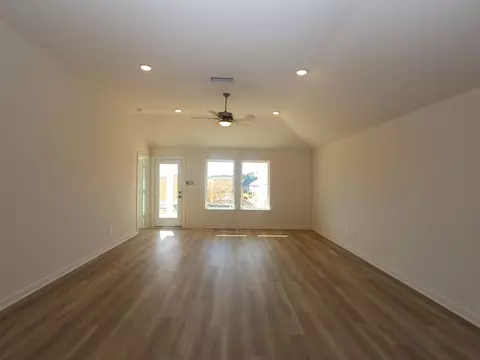 Living - 810 Ridgewood Cliffs Ct, Willis, TX 77378 photo 1 of 2