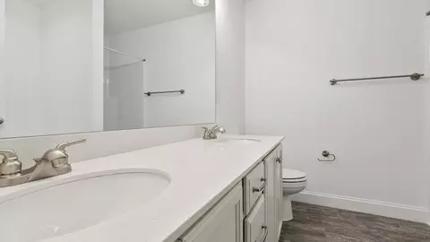 Bath - 348 Pearson Rd, Easley, SC 29642 photo 3 of 9