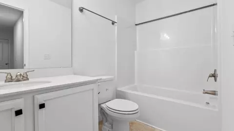 Bath - 348 Pearson Rd, Easley, SC 29642 photo 7 of 9