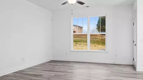 Living - 348 Pearson Rd, Easley, SC 29642 photo 4 of 4