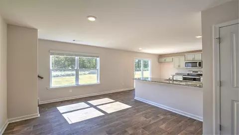 Living - 1104 Golf Dr, Roebuck, SC 29376 photo 2 of 7