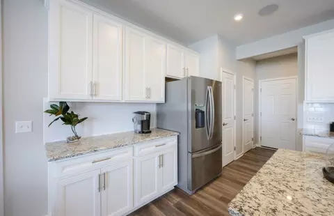 Kitchen - 940 Memory Ln # -5, Aurora, OH 44202 photo 4 of 4