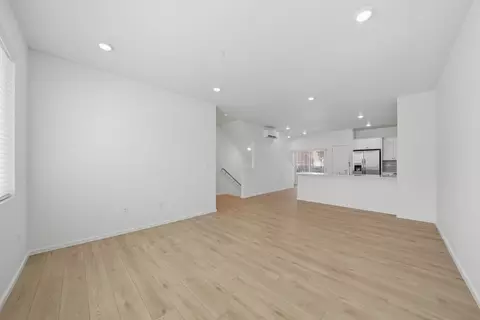 Living - 9811 31st Ave SE UNIT B2, Everett, WA 98208 photo 1 of 1