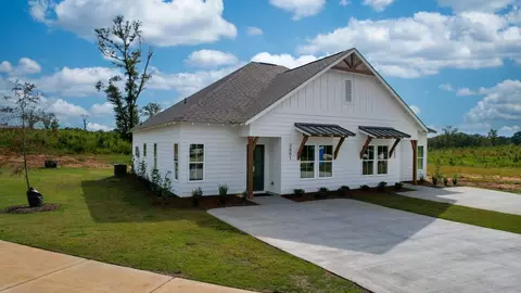 Exterior - 1004 Crossing Ct E, Valley, AL 36854 photo 1 of 5