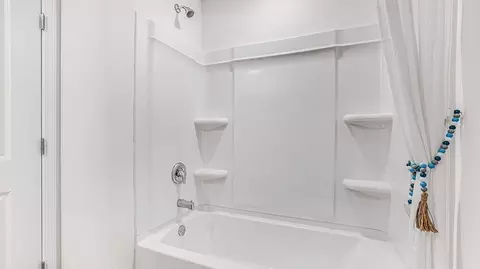 Bath - 7756 Three Mile View Dr, Milton, FL 32583 photo 3 of 4