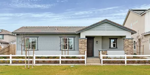 Exterior - 972 W Dana Rd, Madera, CA 93636 photo 5 of 6