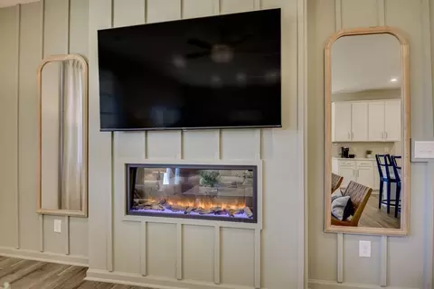 Living - 3360 Riders Dr, Sumter, SC 29150 photo 2 of 8