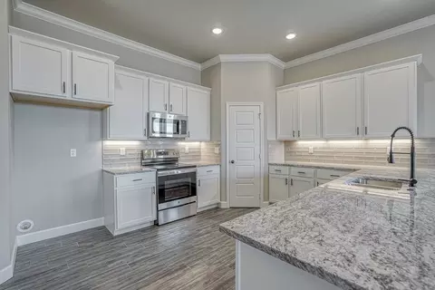 Kitchen - 25490 84th St, Lenexa, KS 66227 photo 7 of 9