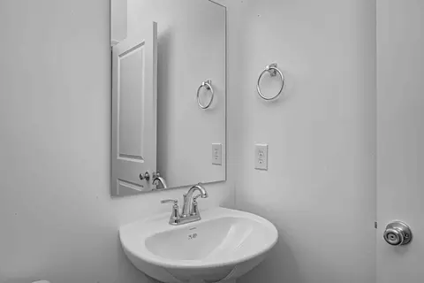 Bath - 6583 Hemlock Ln, Pendleton, IN 46064 photo 1 of 6