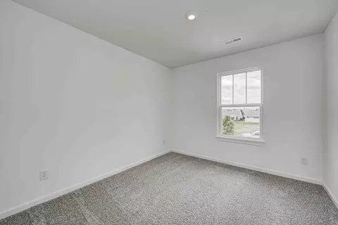 Bedroom - 6583 Hemlock Ln, Pendleton, IN 46064 photo 6 of 17