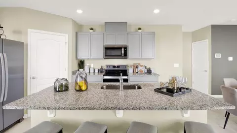 Kitchen - 5515 Taverna Loop, Winter Haven, FL 33884 photo 3 of 5