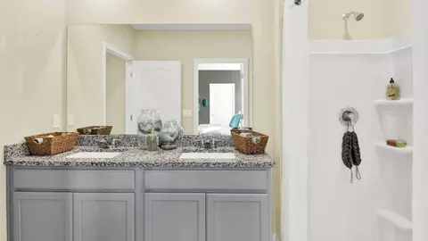 Bath - 5515 Taverna Loop, Winter Haven, FL 33884 photo 1 of 3