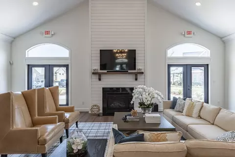 Living - 104 Cathedral St, Smithfield, VA 23430 photo 6 of 7