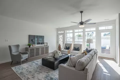 Living - 104 Cathedral St, Smithfield, VA 23430 photo 3 of 7