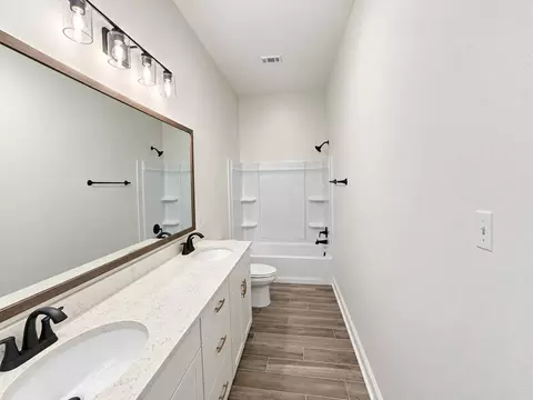 Bath - 698 Elk Rdg, Covington, LA 70435 photo 1 of 3