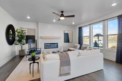 Living - 32 E 1690 S, Salem, UT 84653 photo 2 of 3
