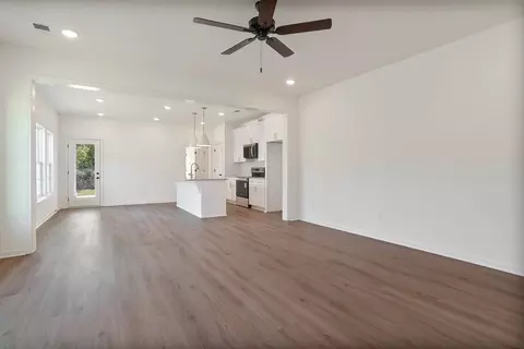 Living - 100 Firefly Ln, Opelika, AL photo 1 of 1