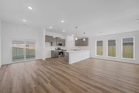 Living - 210 Ryker Rdg, Centerton, AR 72719 photo 1 of 8