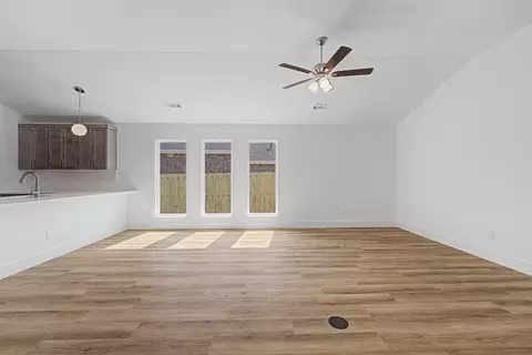 Living - 210 Ryker Rdg, Centerton, AR 72719 photo 6 of 8