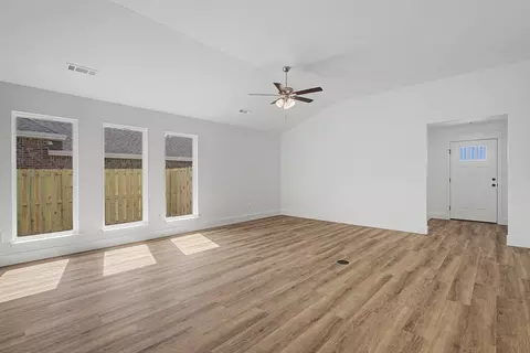 Living - 210 Ryker Rdg, Centerton, AR 72719 photo 5 of 8