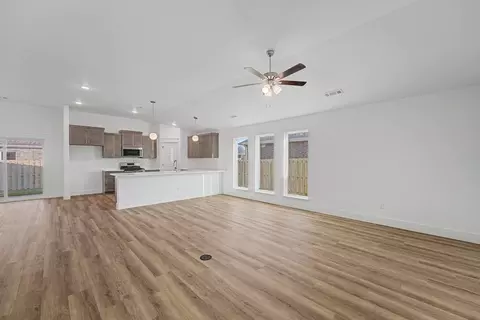 Living - 210 Ryker Rdg, Centerton, AR 72719 photo 3 of 8