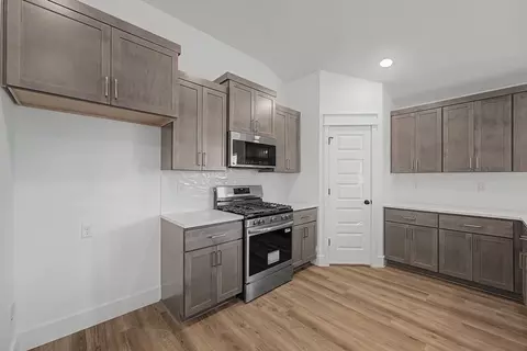 Kitchen - 210 Ryker Rdg, Centerton, AR 72719 photo 3 of 16