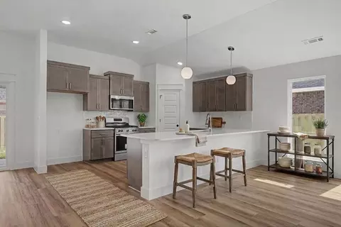 Kitchen - 210 Ryker Rdg, Centerton, AR 72719 photo 11 of 16