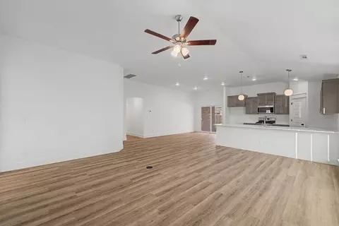 Living - 210 Ryker Rdg, Centerton, AR 72719 photo 2 of 8