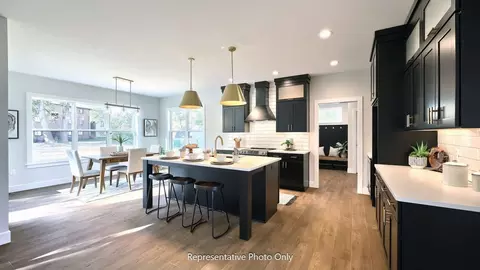 Kitchen - 19 E Kestrel Dr, Denver, PA 17517 photo 2 of 15