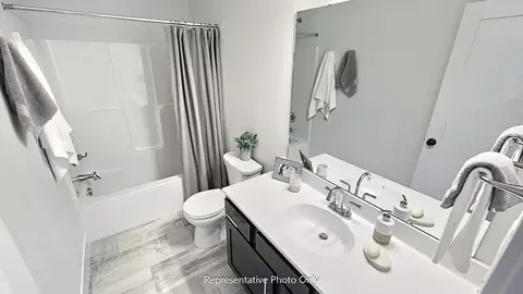 Bath - 19 E Kestrel Dr, Denver, PA 17517 photo 2 of 5