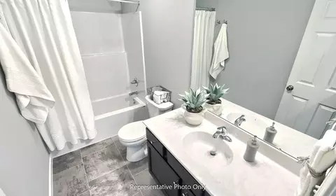 Bath - 19 E Kestrel Dr, Denver, PA 17517 photo 4 of 5