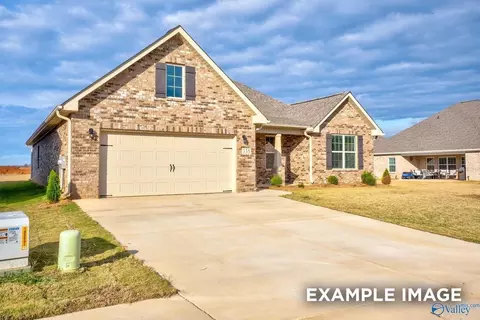 806 Ronnie Dr, Hartselle, AL 35640