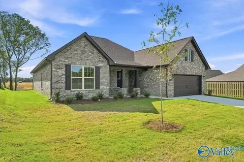 806 Ronnie Dr, Hartselle, AL 35640