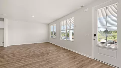 Living - 467 Tate St, Monroe, GA 30655 photo 2 of 6