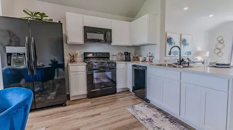 Kitchen - 13412 Juneberry Dr, Mcloud, OK 74851 photo 2 of 5