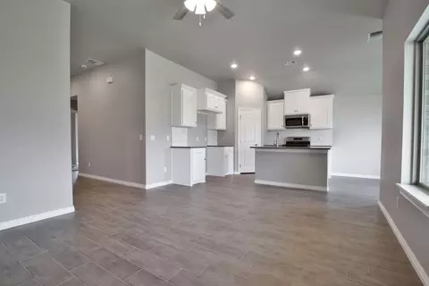 Living - 2800 Heather Hvn, Moore, OK 73160 photo 6 of 9