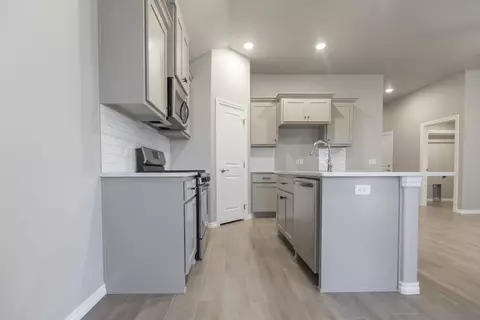 Kitchen - 2800 Heather Hvn, Moore, OK 73160 photo 6 of 17