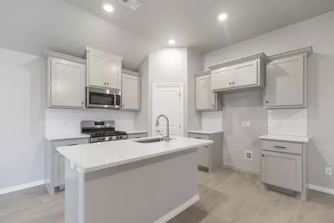 Kitchen - 2800 Heather Hvn, Moore, OK 73160 photo 1 of 17