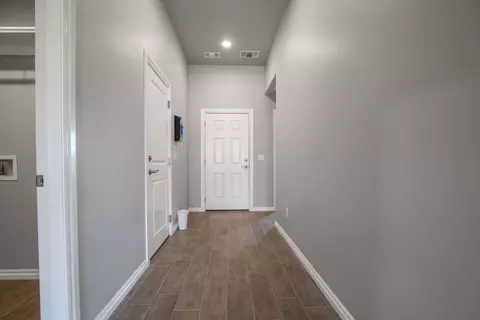 Entry Way - 2800 Heather Hvn, Moore, OK 73160 photo 2 of 2