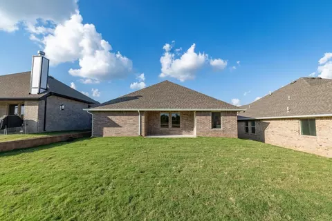 Exterior - 2800 Heather Hvn, Moore, OK 73160 photo 11 of 21