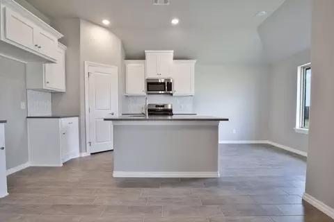 Kitchen - 2800 Heather Hvn, Moore, OK 73160 photo 7 of 17